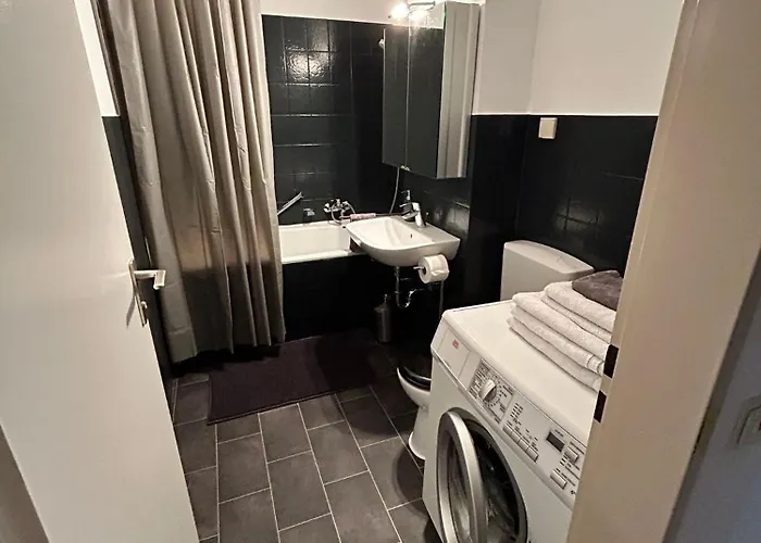 Moebiliert Lage 10min Dus Airport, Messe Und Fussball Stadion Lejlighed